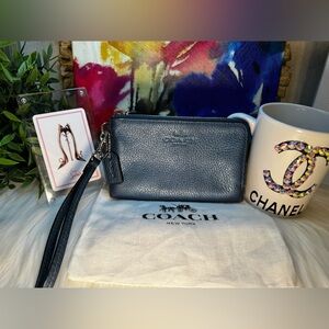 COACH DOUBLE Corner ZIP Wallet WRISTLET IN PEBBLE LEATHER ~Metallic Blue~